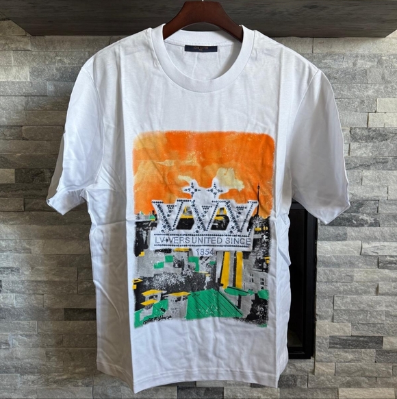 Louis Vuitton Other - Louis Vuitton Lovers United White Crystal Graphic Tee Size Large